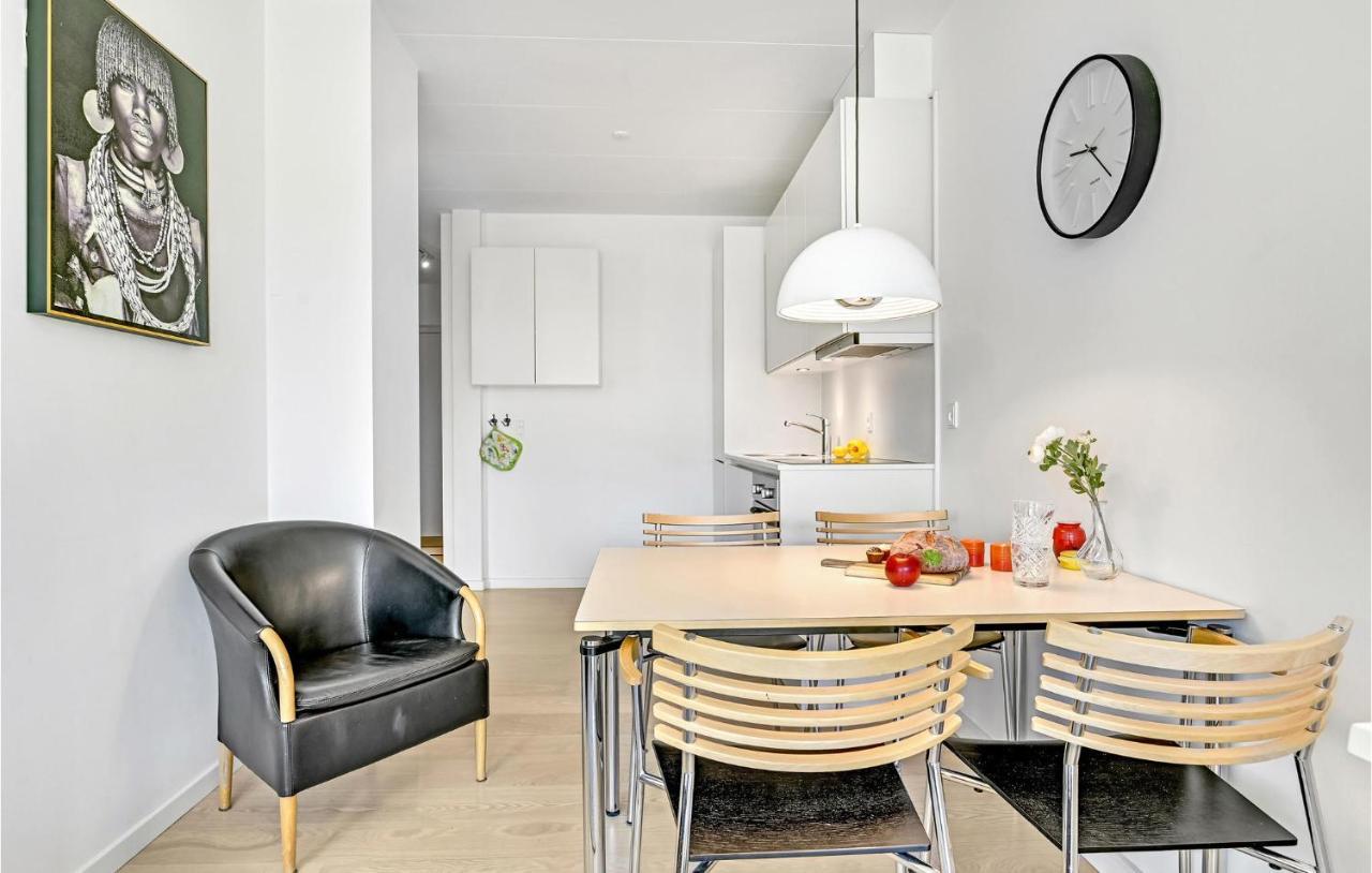 Gorgeous In C With Wifi Apartment